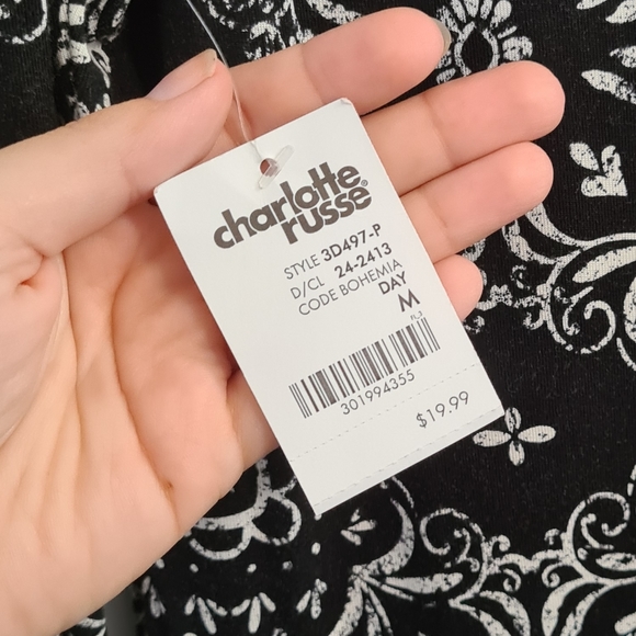 Dress with bell sleeves - Picture 4 of 4